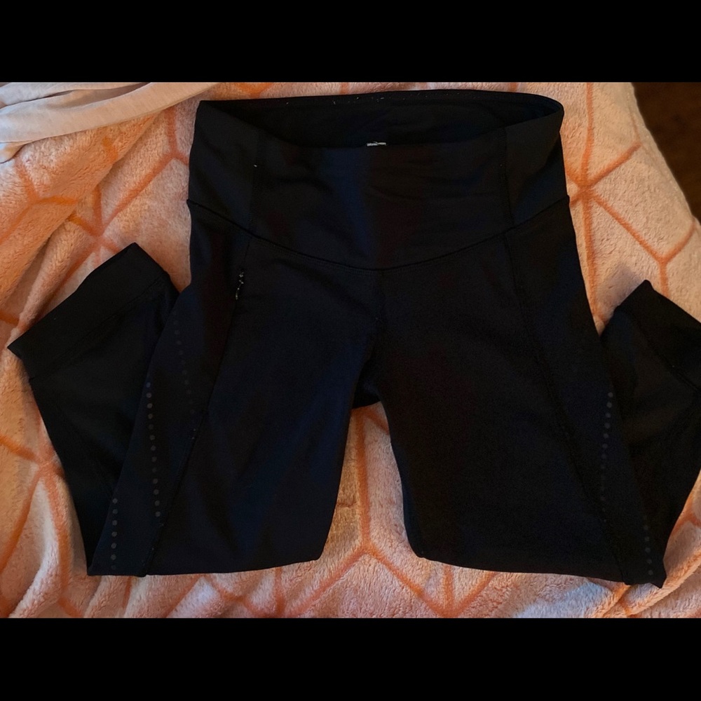 Lululemon black cropped leggings